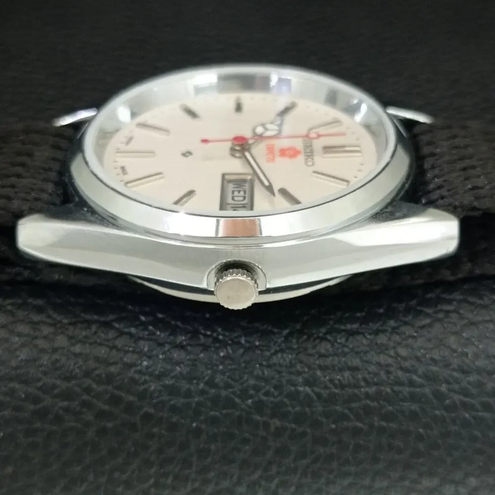 Vintage 1970 Expo Seiko Automatic Mens Silver Watch W/daydate & Red accents